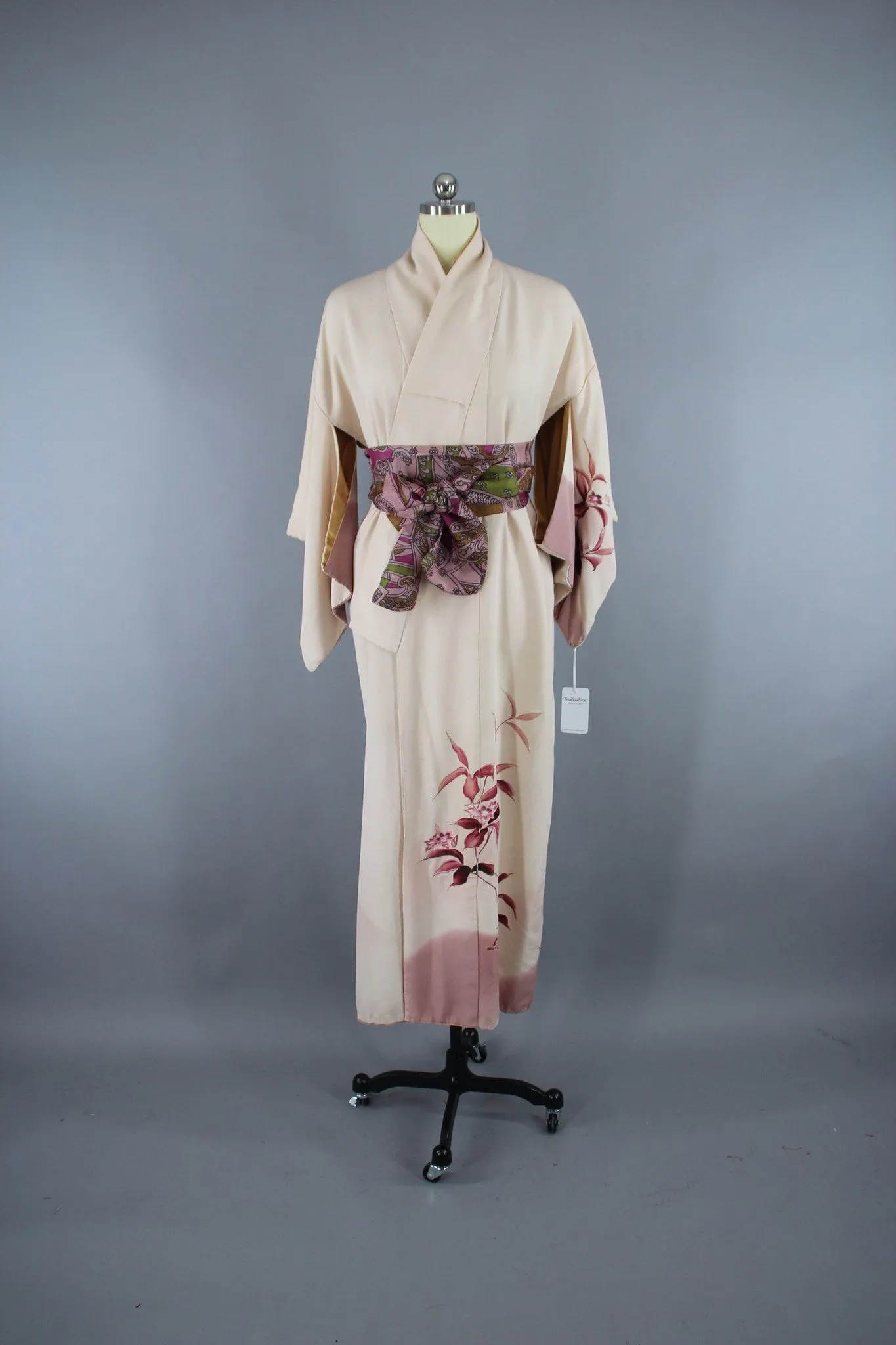 1940s Vintage Silk Kimono Robe /  Ivory Pink Mauve Floral