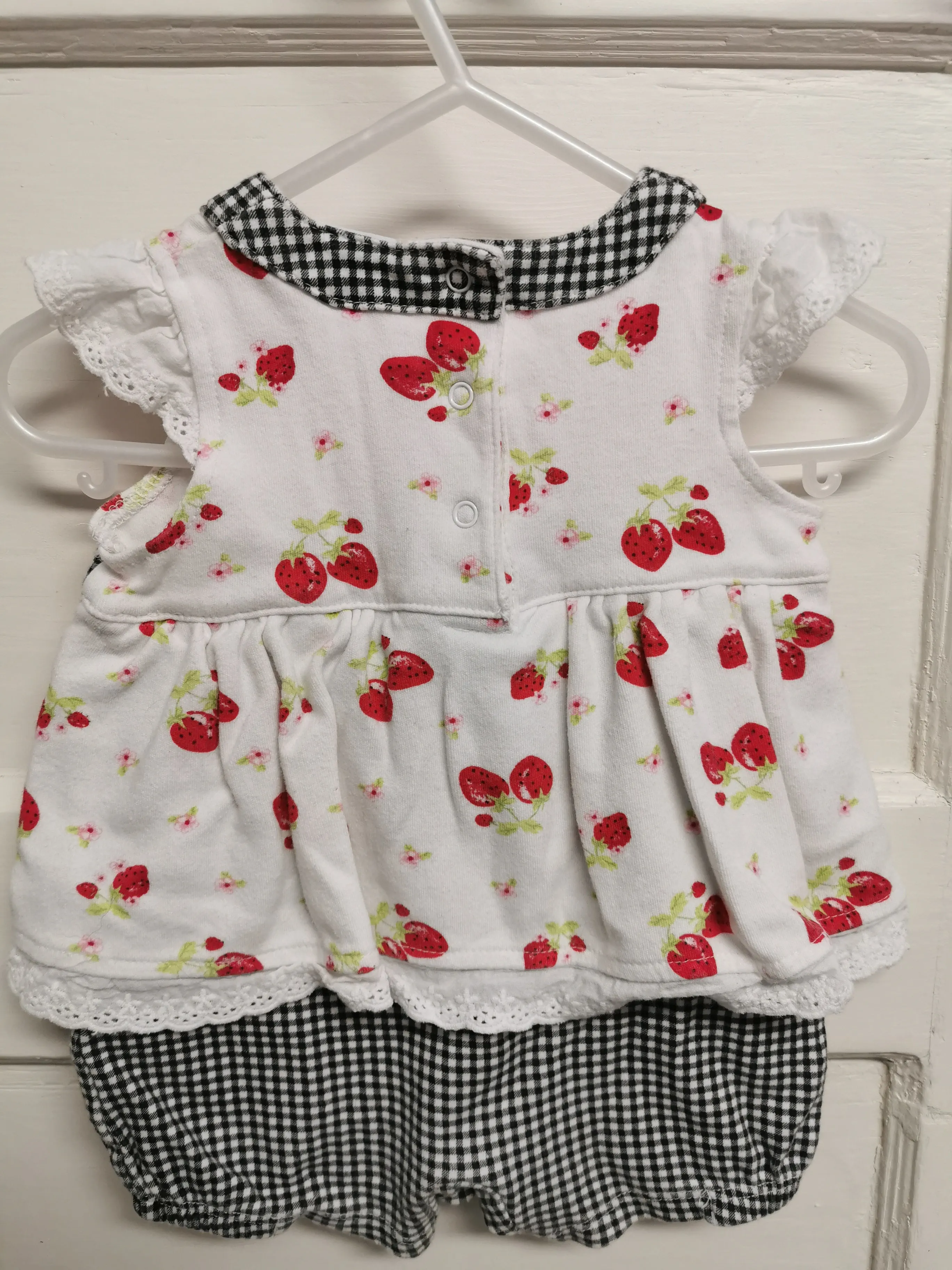 BABY GIRL SIZE 6 MONTHS - BABY V Lace & Floral Romper VGUC B38