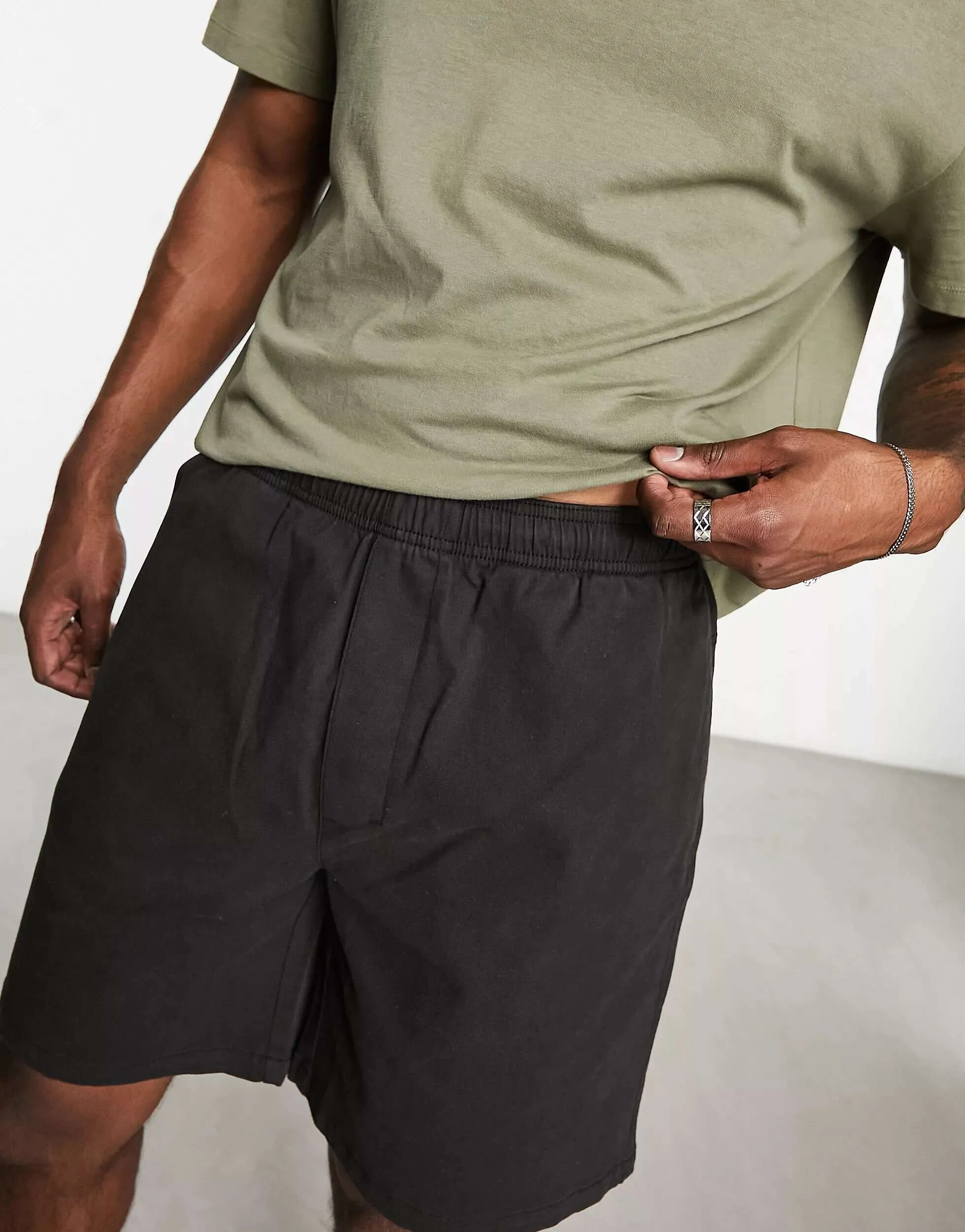 Black Pull&Bear machine gun shorts