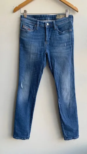 Pre-Owned Diesel Light Wash 'Skinzee' Mid Rise Skinny Jeans - Size 27