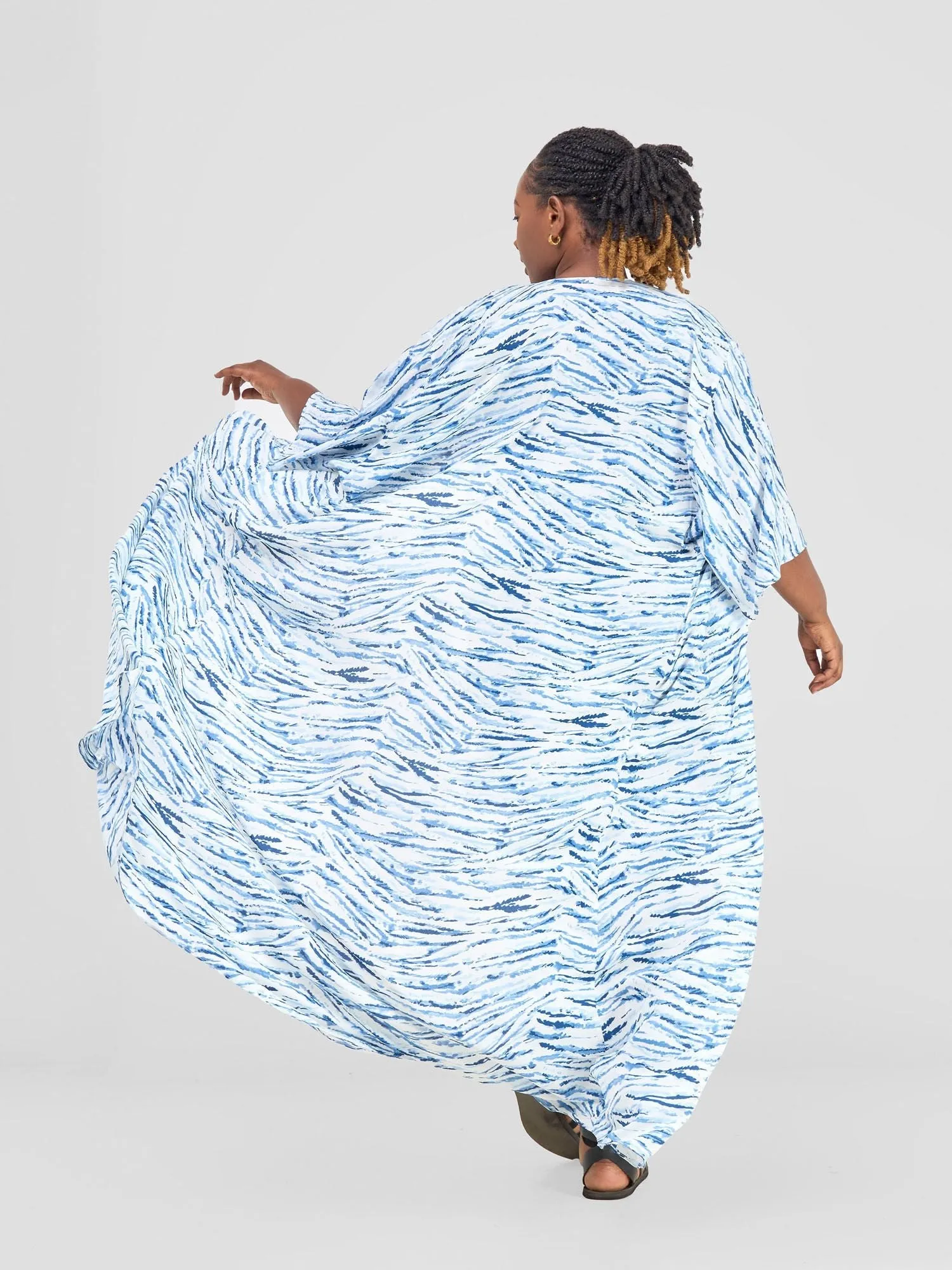 Vivo Alek 3/4 Sleeve A-Line Maxi Kimono - Blue / White print