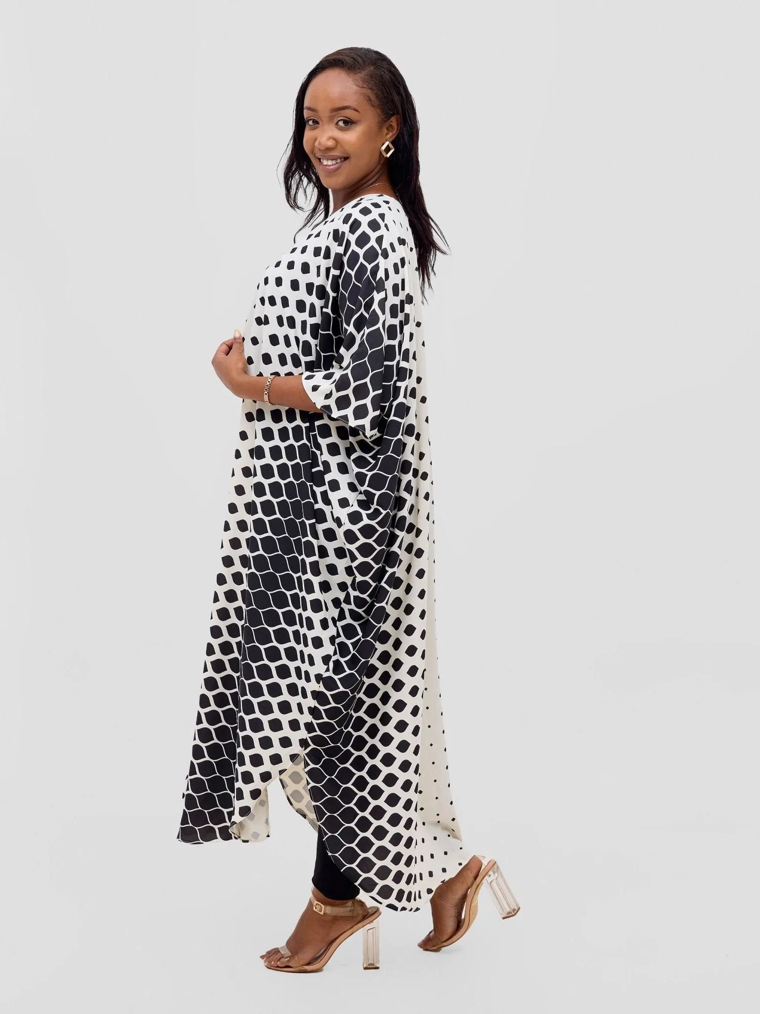 Vivo Basic Open Kaftan - White / Black Print