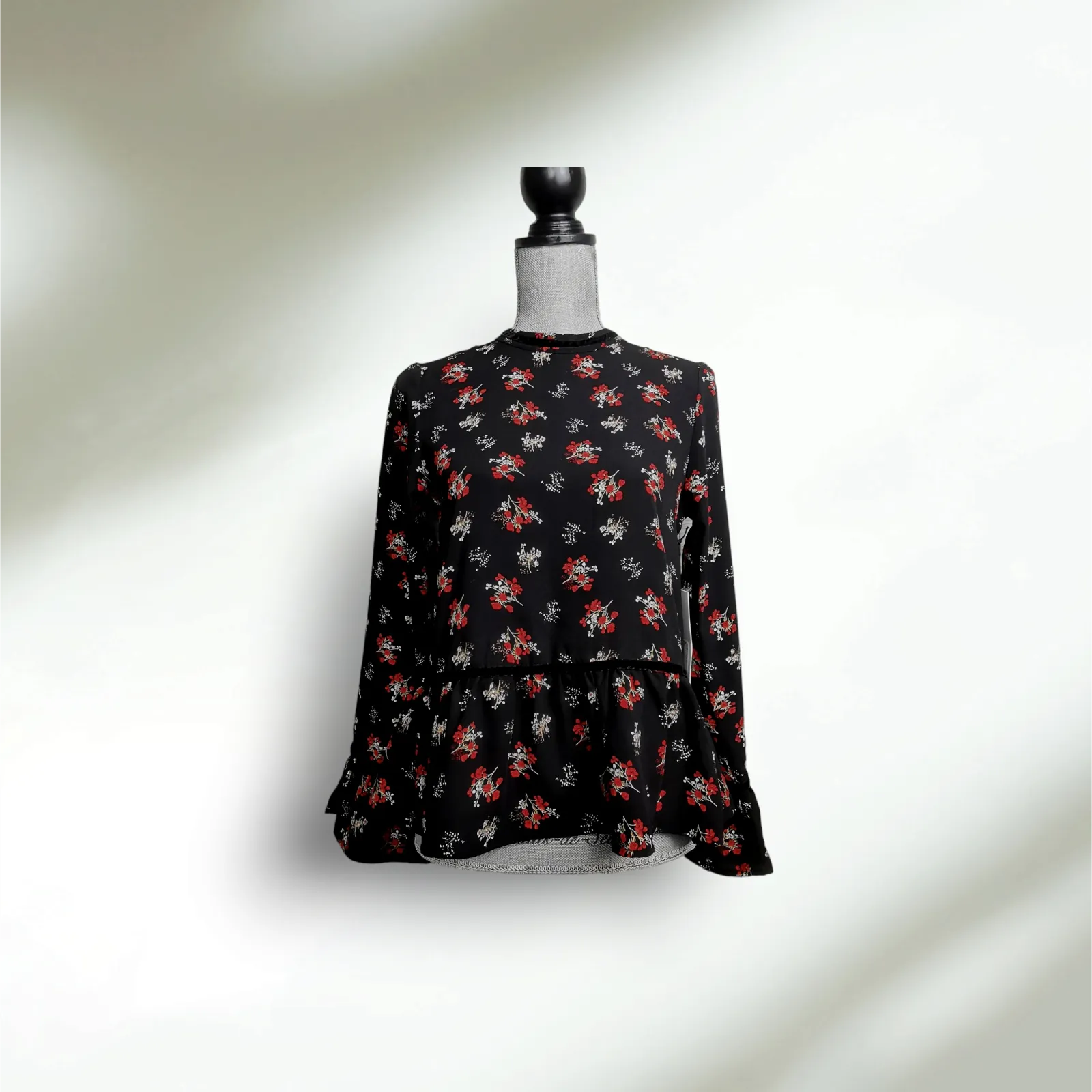 WOMENS SIZE XS / SMALL or TEEN GIRL - DEX, High Neck Ruffled Blouse, Red / White / Black Florals, Boho Style NWT B26