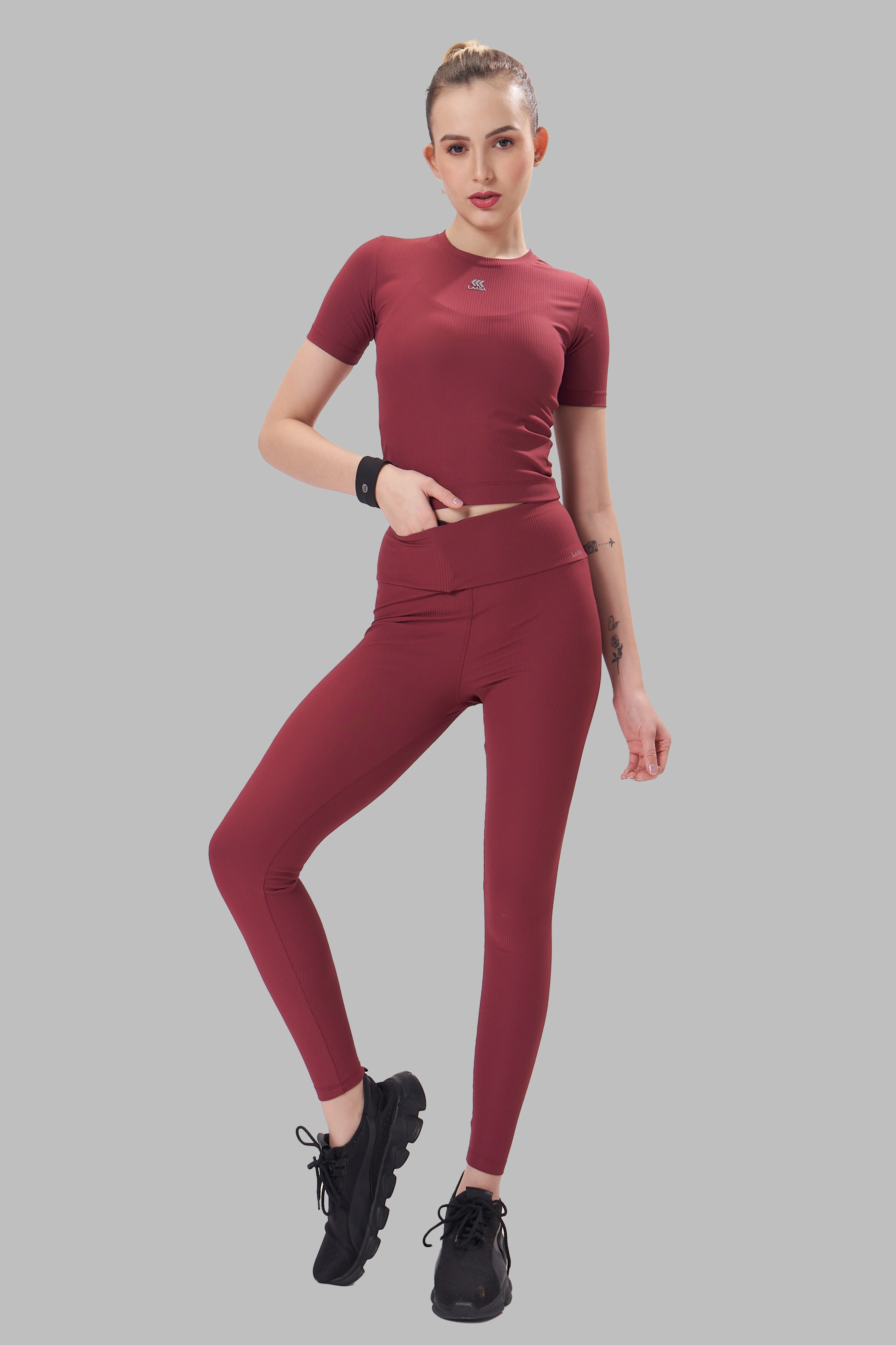WOMEN'S SLIM-FIT CROP TOP WITH HALF SLEEVES AND FOUR-WAY STRETCH
