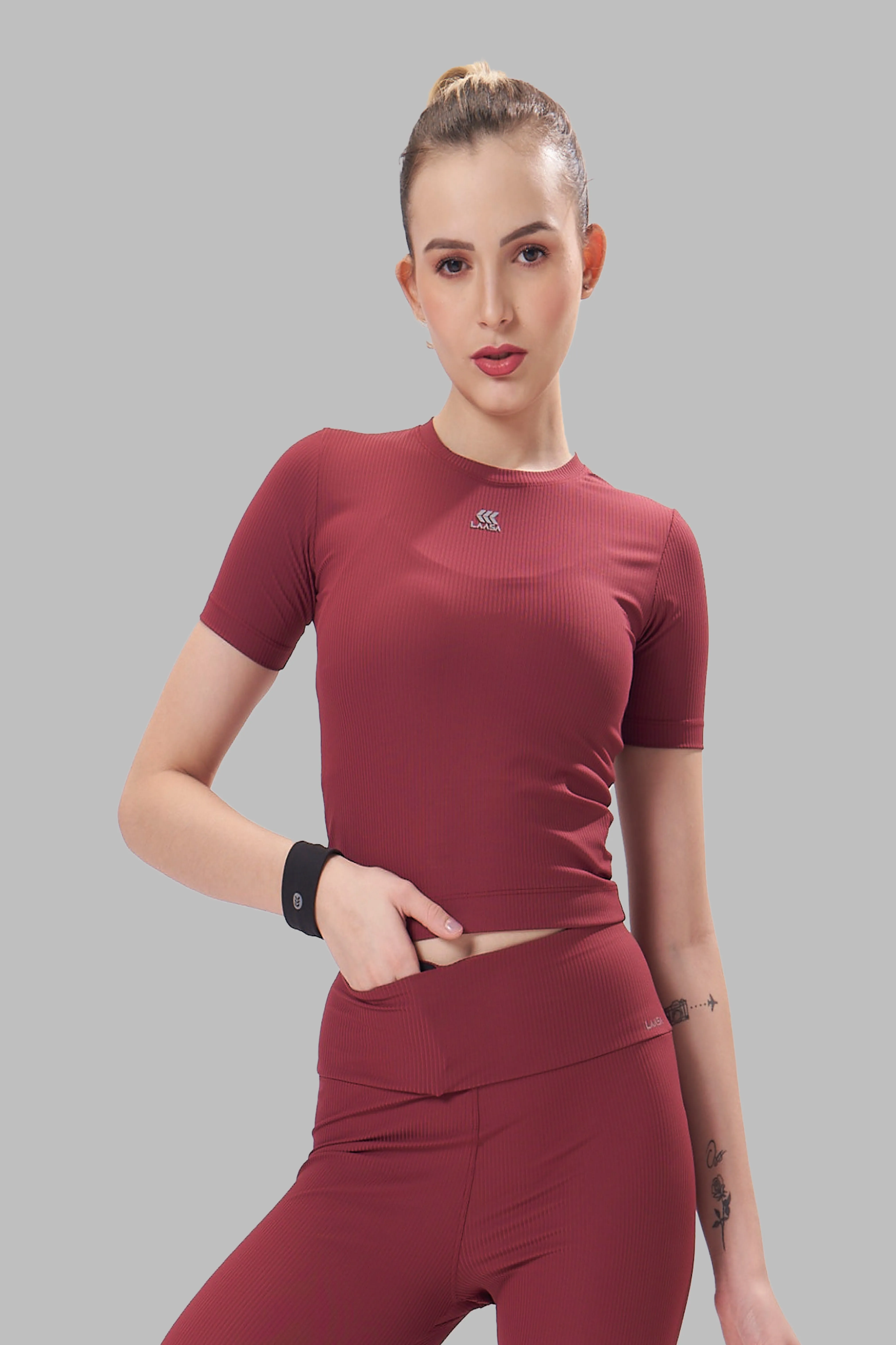 WOMEN'S SLIM-FIT CROP TOP WITH HALF SLEEVES AND FOUR-WAY STRETCH