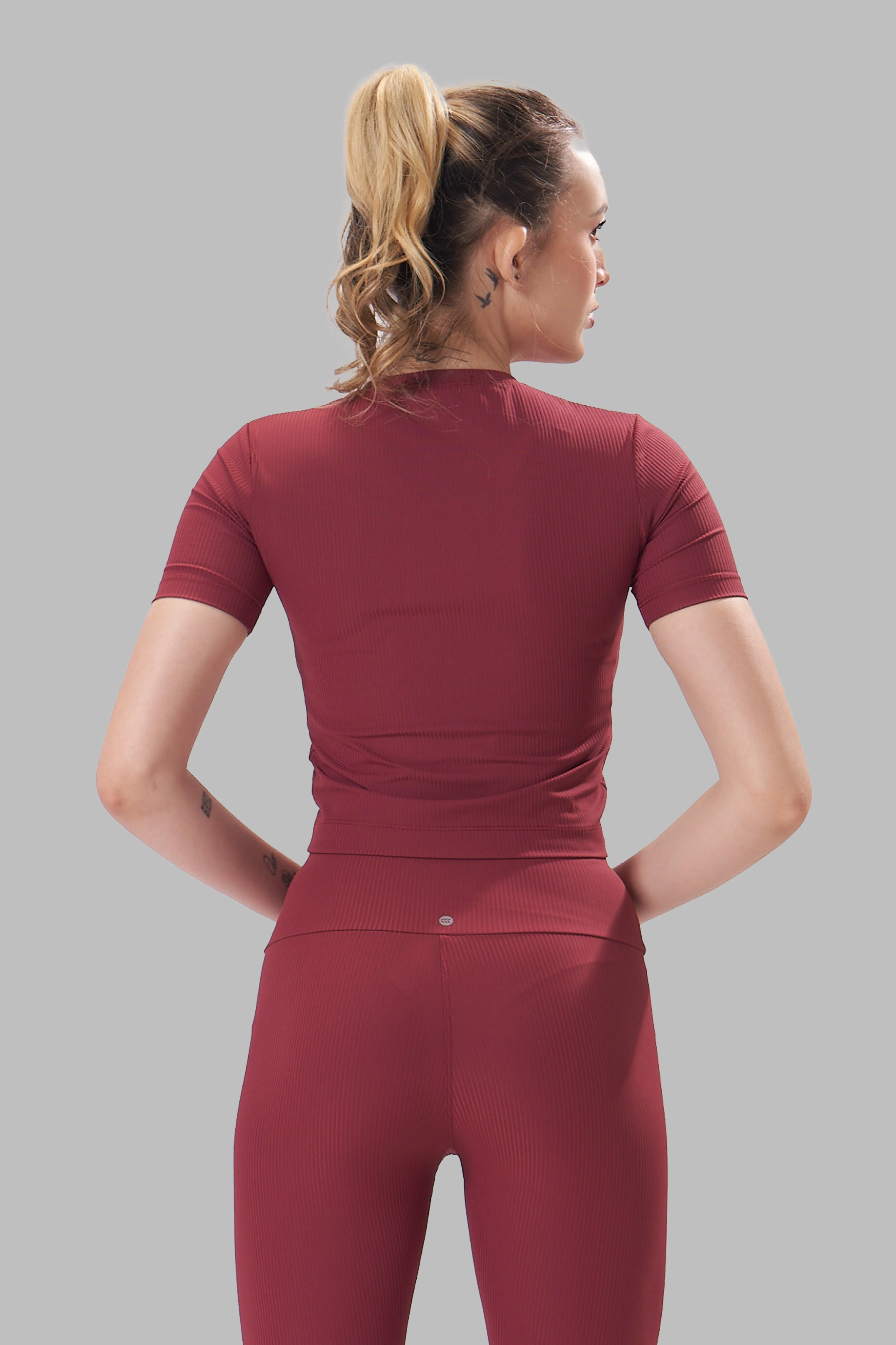 WOMEN'S SLIM-FIT CROP TOP WITH HALF SLEEVES AND FOUR-WAY STRETCH